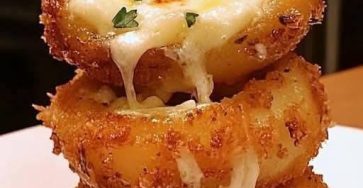 Mozzarella-Stuffed Onion Rings with Garlic Butter